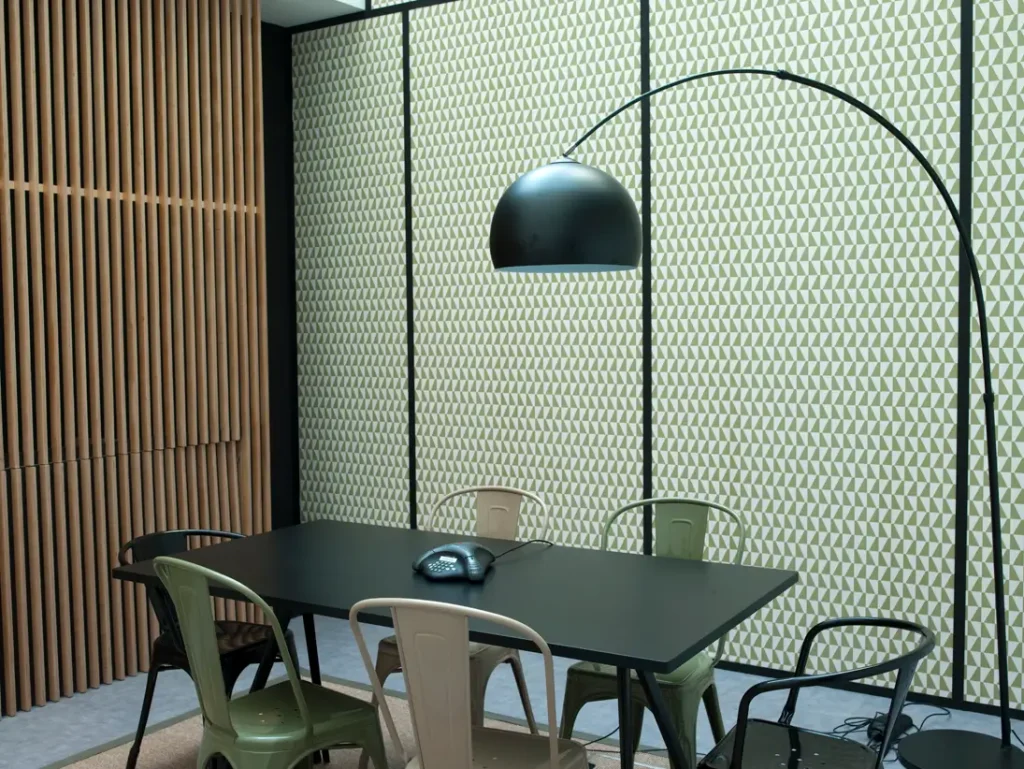 Rénovation d'un immeuble d'entreprise place du Colonel Bourgoin à Paris