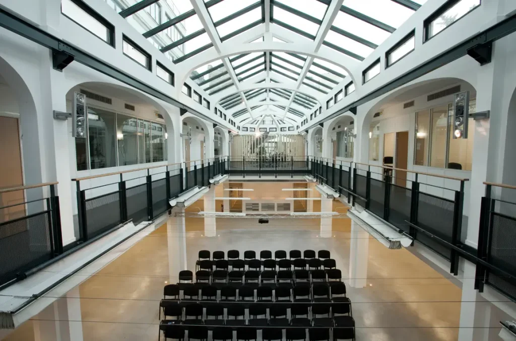 Rénovation d'un immeuble d'entreprise place du Colonel Bourgoin à Paris