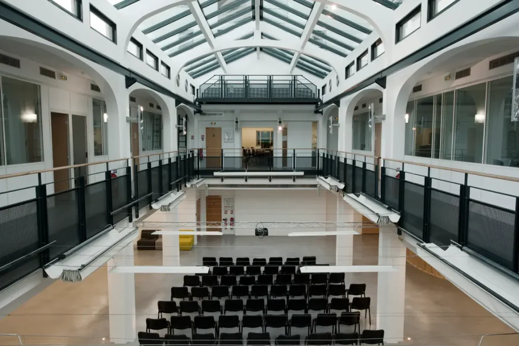 Rénovation d'un immeuble d'entreprise place du Colonel Bourgoin à Paris