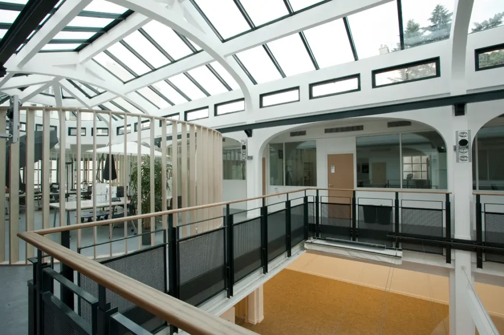 Rénovation d'un immeuble d'entreprise place du Colonel Bourgoin à Paris