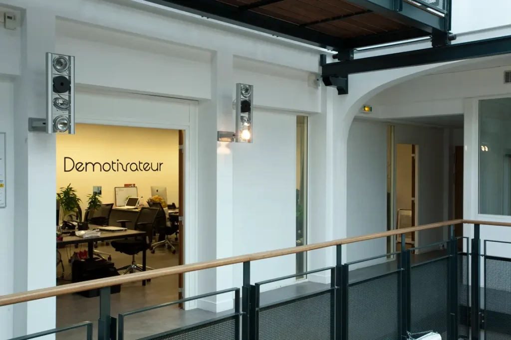 Rénovation d'un immeuble d'entreprise place du Colonel Bourgoin à Paris