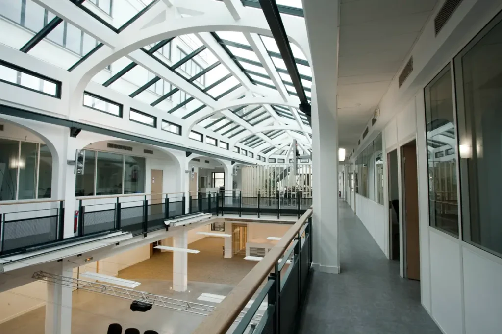 Rénovation d'un immeuble d'entreprise place du Colonel Bourgoin à Paris