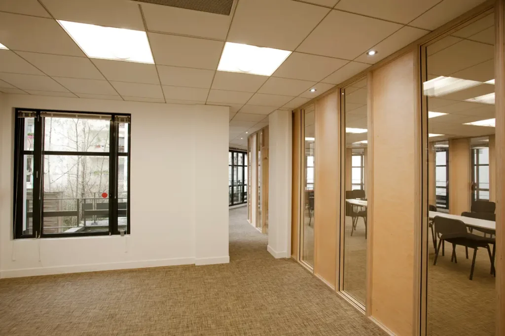 Rénovation d'un immeuble d'entreprise place du Colonel Bourgoin à Paris